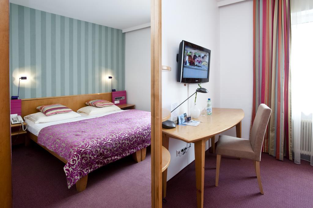 Hotel Geyer Klagenfurt am Woerthersee ภายนอก รูปภาพ