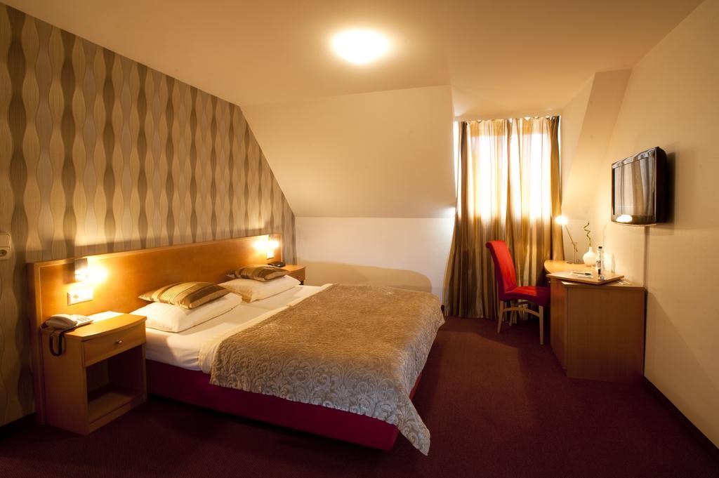 Hotel Geyer Klagenfurt am Woerthersee ภายนอก รูปภาพ