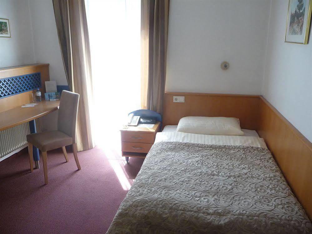 Hotel Geyer Klagenfurt am Woerthersee ภายนอก รูปภาพ