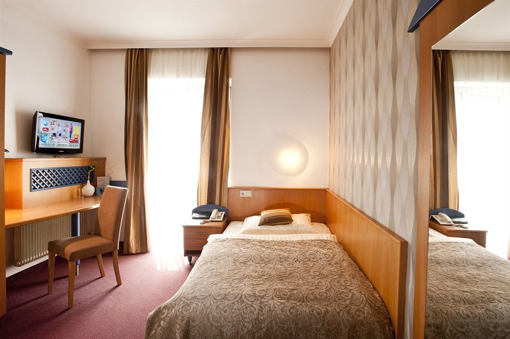 Hotel Geyer Klagenfurt am Woerthersee ภายนอก รูปภาพ